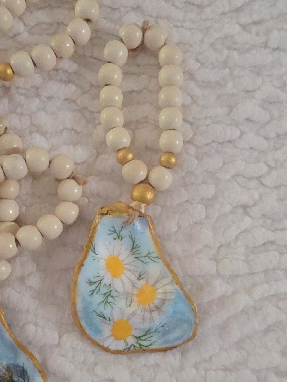 6 xDecoupage gold painted Blue Daisy Oyster Shell Beaded Napkins holders